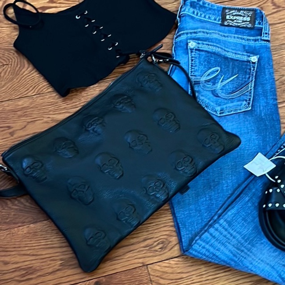IOpelle Italia BLK Leather Multi Skull Crossbody With Detachable Strap & Dust Bg - Picture 9 of 17